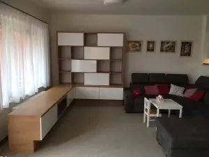 Kuchyně Zlin - K-L interiér s.r.o. — Ukázky prací | 15 | stolek, komoda, police | Vlčková