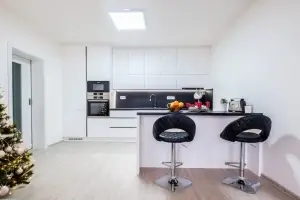 DŘEVOSTYL J&L s.r.o. — Realizace | 5 | kuchyně | Lišov
