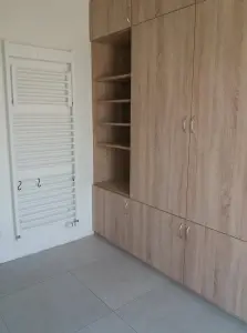 Truhlářství Janek — Reference | 9 | vestavěná skříň | Jaroměř