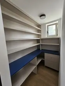 Truhlářství Ulrych — Ukázky prací | 9 | stolek, komoda, police | Dobruška