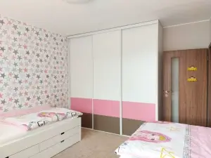 ArtenLux - Návrh a realizace interiérů — Ukázky prací | 14 | vestavěná skříň | Rosice
