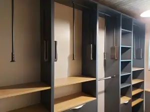 ArtenLux - Návrh a realizace interiérů — Ukázky prací | 9 | vestavěná skříň | Rosice