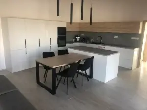 Strytet – Výroba nábytku na míru — Realizace | 7 | kuchyně | Staré Město