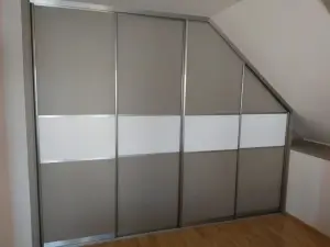 Nábytek Kolář — Reference | 14 | vestavěná skříň | Lukov
