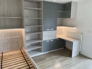 KZD nábytek – kvalita ze dřeva — Realizované práce | 10 | vestavěná skříň | Bezděkov