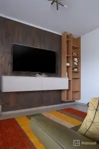 Potrusil nábytek — Vybrané práce | 11 | stolek, komoda, police | Šlapanice