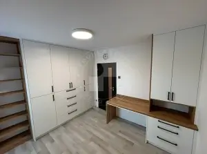 Truhlářství Lexa Petr — Reference | 11 | vestavěná skříň | Velký Týnec