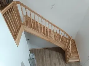 Truhlářství Karel Nejedlý — Reference | 9 | schody a zábradlí | Mariánské Lázně