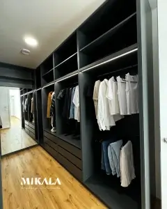 KMT Mikala – Zakázkové truhlářství — Reference | 10 | vestavěná skříň | Míškovice